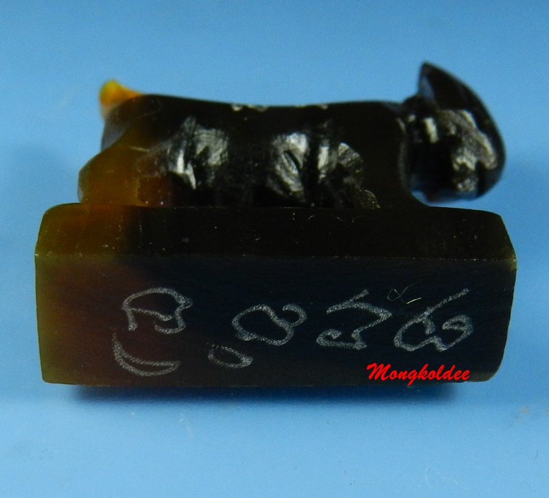 แพะมหาเสน่ห์ (ตัวใหญ่) แกะจากเขาควาย สีน้ำผึ้งเข้ม หลวงพ่อสิน วัดละหารใหญ่ จ.ระยอง No.33