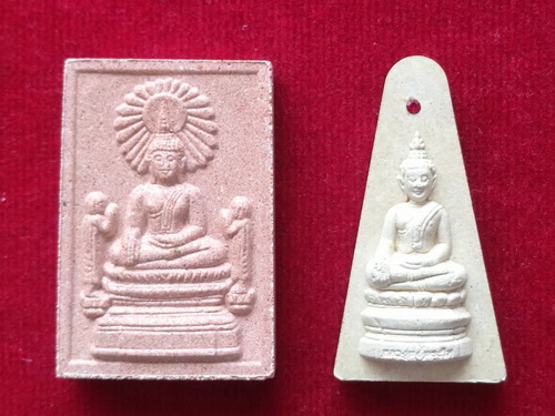 หลวงพ่อพระใส จ.หนองคาย รุ่นสไบทิพย์ ปี49 + รุ่นกระเบื้องโบสถ์ ปี41 รว ม 2 องค์ พร้อมกล่องเดิม