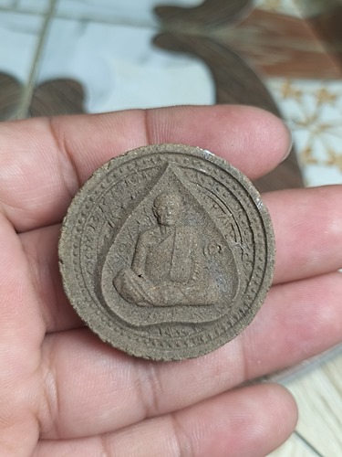 C012พระธรรมจักรเนื้อผงว่าน หลวงตามหาบัว วัดป่าบ้านตาด จ.อุดรฯ พิมพ์พิเศษ หลังตะกรุดเงิน สร้างน้อย สภ