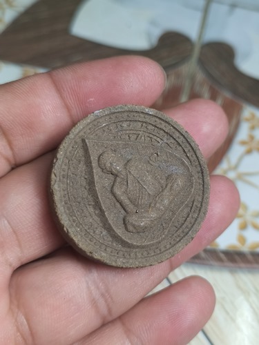 C012พระธรรมจักรเนื้อผงว่าน หลวงตามหาบัว วัดป่าบ้านตาด จ.อุดรฯ พิมพ์พิเศษ หลังตะกรุดเงิน สร้างน้อย สภ