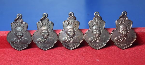 C222หรียญหลวงพ่อแบน วัดท่าเตียน สุพรรณบุรี งานผูกพัธสีมา ปี 2539 เนื้อทองแดง จำนวน 5 เหรียญ 