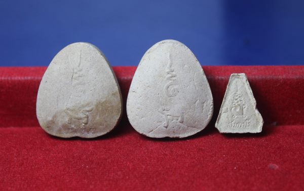 C223พระปิดตา หลังยันต์ ไม่ทราบที 2 องค์ + ปิดตาพิมพ์เล็ก หลวงปู่อ่อนสา รวม จำนวน 3 องค์