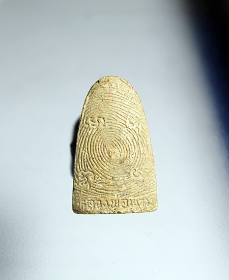 E409พระรอด หลวงพ่อพวน วรมังคโล วัดมงคลคชารามสุรินทร์ เนื้อผง  สภาพตามรูป