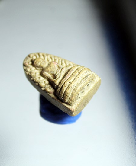 E409พระรอด หลวงพ่อพวน วรมังคโล วัดมงคลคชารามสุรินทร์ เนื้อผง  สภาพตามรูป