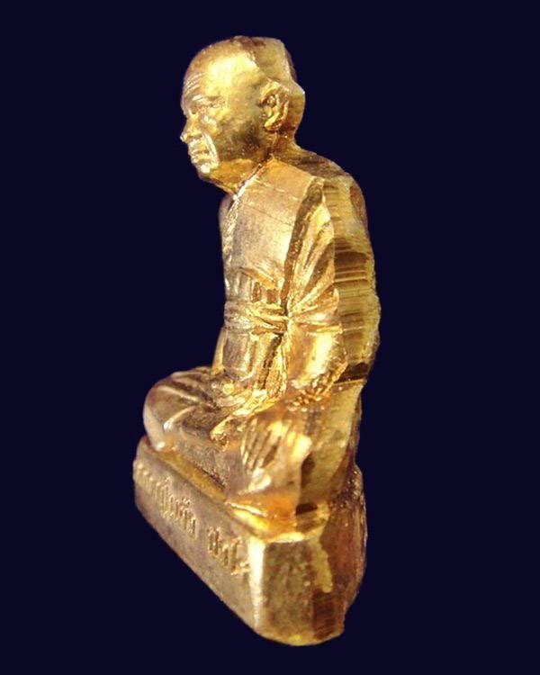 หลวงปู่แผ้ว ปวโร รูปเหมือนปั๊มสดุ้งกลับ รุ่น๑ วัดหนองพงนก ปี 2554 เนื้อสัตตะ ตอกโค๊ดและหมายเลขกำกับ 