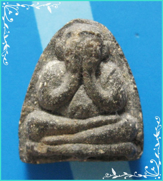 ..ลพ.อบ วัดถ้ำแก้ว พบ. พระปิดตามหาลาภ เนื้อผงผสมว่าน เกศา หลังยันต์อะล้อม..