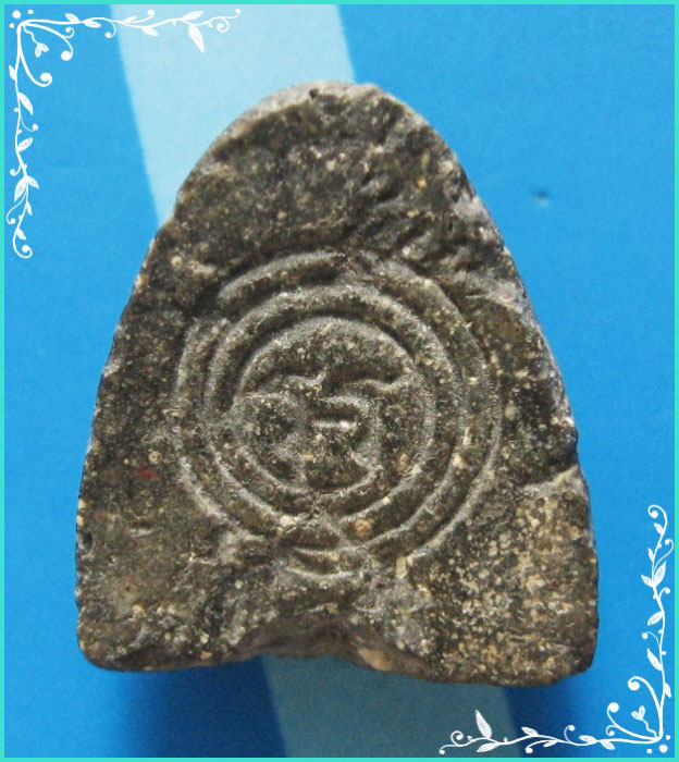 ..ลพ.อบ วัดถ้ำแก้ว พบ. พระปิดตามหาลาภ เนื้อผงผสมว่าน เกศา หลังยันต์อะล้อม..