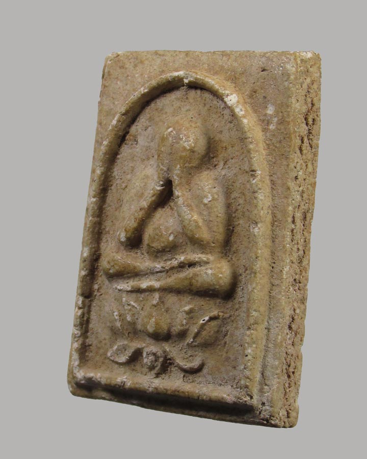 พระปิดตาฐานบัวหลังยันต์ นะฤาชา หลวงปู่นาค วัดระฆัง ปี 2495