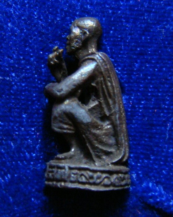 รูปหล่อหลวงพ่อคูณ ปริสุทโธ รุ่นเหลือกินเหลือใช้