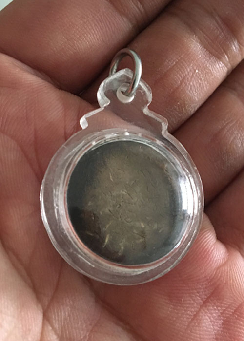 ราหู กะลาแกะ เลี่ยมพร้อมบูชา วัดศรีษะทอง จำปีสร้างไม่ได้