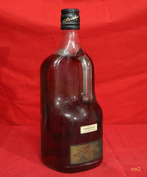 เหล้า Black Label ขนาด 1.75 ลิตร เก่าหลายสิบปี ไม่เคยเปิด