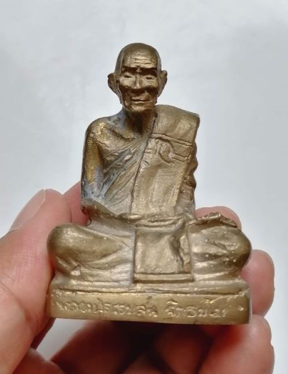 120฿ รูปหล่อ​ขนาดตั้งหน้ารถ หลวงปู่ธรรมลุน ฐิตฺธมฺโม วัดภูไห จ.อุบลราชธานี