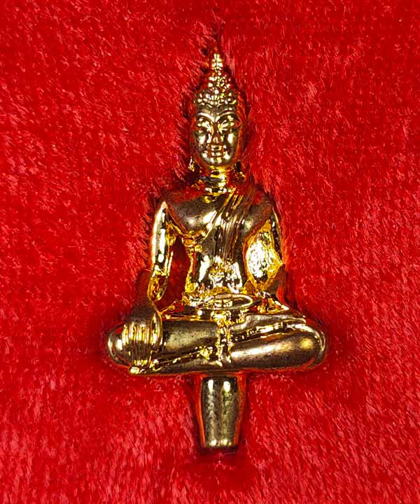 พระยอดธงหลวงพ่อคูณ ปริสุทโธ รุ่นมหากุศล เนื้อกะหลั่ยทอง ปี 2540 ปลุกเสกเดี่ยววัดบ้านไร่และพิธีใหญ่วั