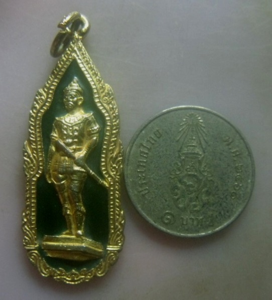 **วัดใจ**เหรียญพ่อขุนเม็งรายมหาราช วัดเม็งรายมหาราช จ.เชียงราย ปี ๒๕๒๗**กะไหล่ทองลงยา สวยๆ