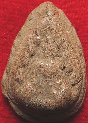 *พิมพ์กลีบบัว เนื้อดินผสมผง พระครูใบฎีกาเกลี้ยง วัดสุทัศน์ฯ กทม.*