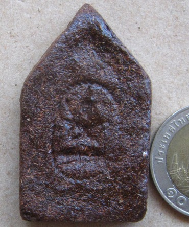  สาริกาคู่ จันทร์เพ็ญ ปี2552 อ.เม้ง ขุนแผน ด้านหลังเป็นรูปพ่อขุนแผนกล่อมนางนอน 