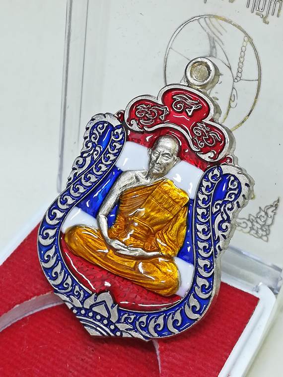 เหรียญเสมา รวยมหาสมปรารถนา หลวงพ่อรวย อคฺคสาโร วัดมาบตาพุด จ.ระยอง เนื้ออัลปาก้าลงยาธงชาติ NO.211