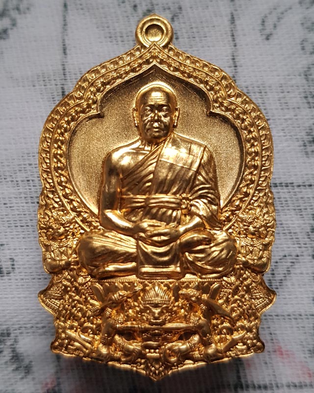 เหรียญนั่งพาน สร้างบารมี พระมหาสุรศักดิ์ วัดประดู่พระอารามหลวง จ.สมุทรสงคราม ปี2564 เนื้อสัตตะ