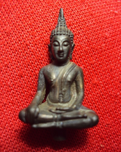 พระยอดธงหลวงพ่อคูณ รุ่น 5 เนื้อนวโลหะ ครบรอบ 75 ปี จัดสร้างปี พ.ศ.2540