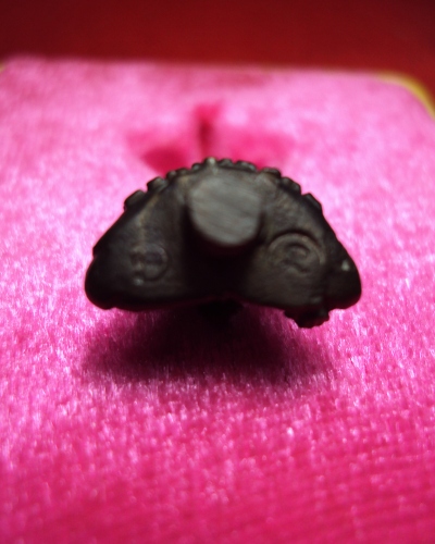 พระยอดธงหลวงพ่อคูณ รุ่น 5 เนื้อนวโลหะ ครบรอบ 75 ปี จัดสร้างปี พ.ศ.2540