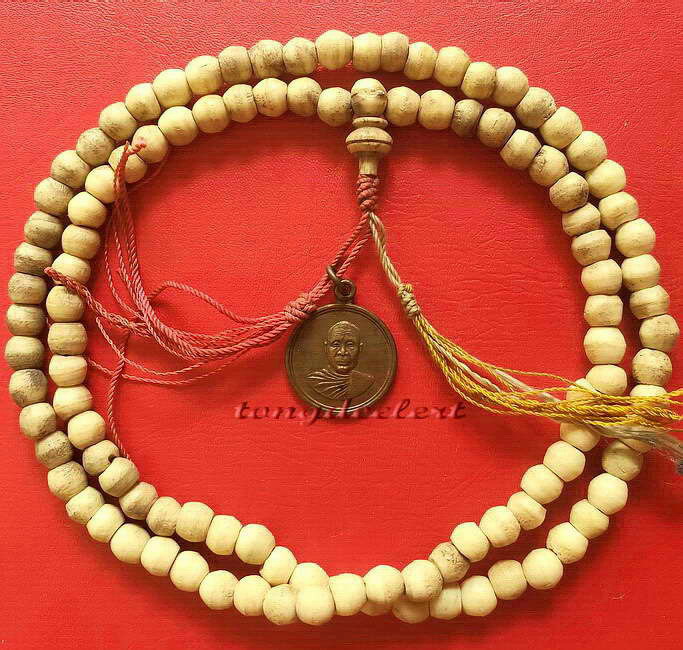 ประคำหลวงพ่ออุตตมะ วัดวังก์วิเวการาม จ.กาญจนบุรี มีเหรียญห้อยปลายประคำด้วยค่ะ