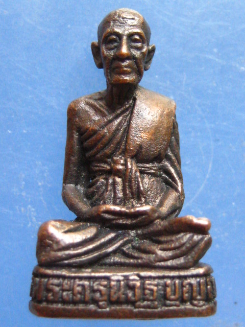 รูปหล่อ หลวงพ่อเมี้ยน วัดบุญญราศี ชลบุรี