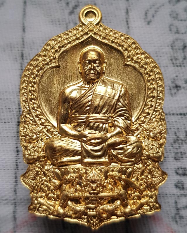 เหรียญนั่งพาน สร้างบารมี พระมหาสุรศักดิ์ วัดประดู่พระอารามหลวง จ.สมุทรสงคราม ปี2564 เนื้อสัตตะ