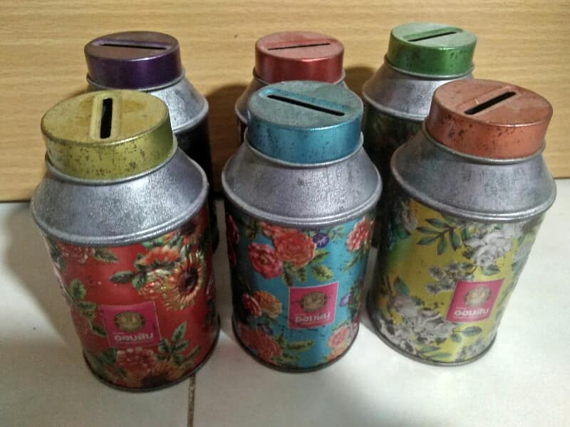 กระป๋องออมสิน งานสังกะสีเก่า 6 ใบ  เคาะเดียวครับ 