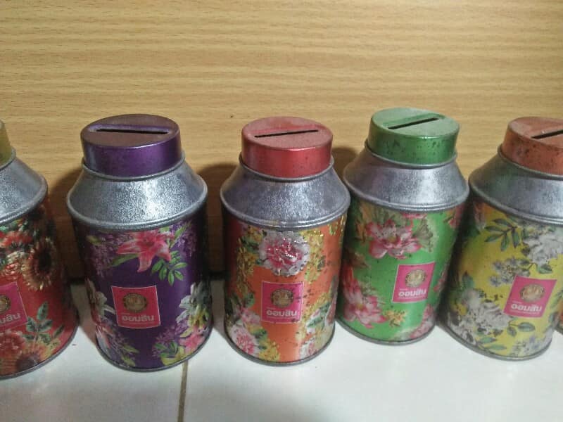 กระป๋องออมสิน งานสังกะสีเก่า 6 ใบ  เคาะเดียวครับ 