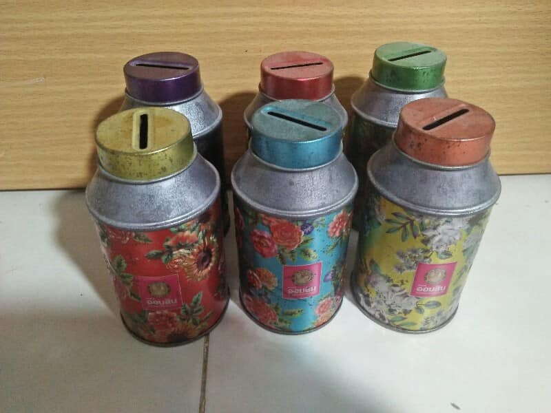กระป๋องออมสิน งานสังกะสีเก่า 6 ใบ  เคาะเดียวครับ 