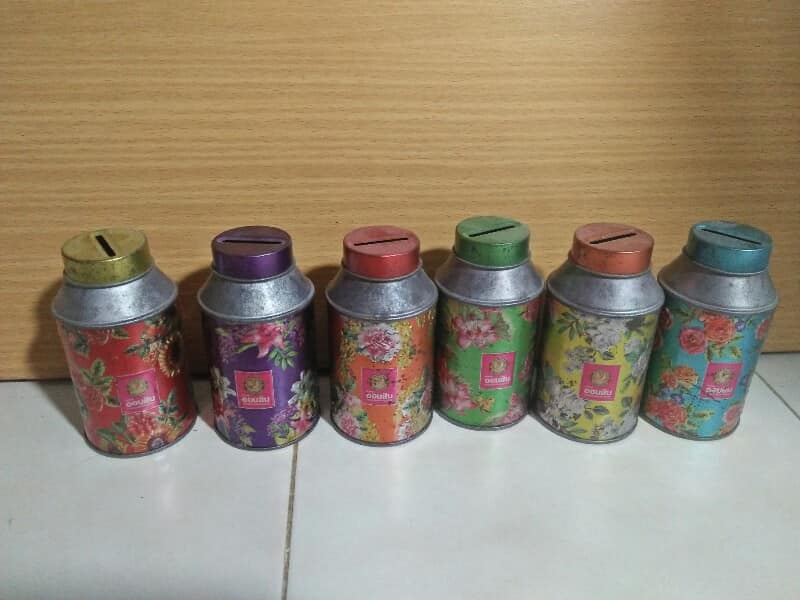 กระป๋องออมสิน งานสังกะสีเก่า 6 ใบ  เคาะเดียวครับ 