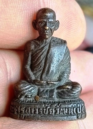 รูปหล่อพระครูถาวรชัยวัฒน์(หลวงปู่คง) วัดเฝือแฝง จ.ชัยภูมิ