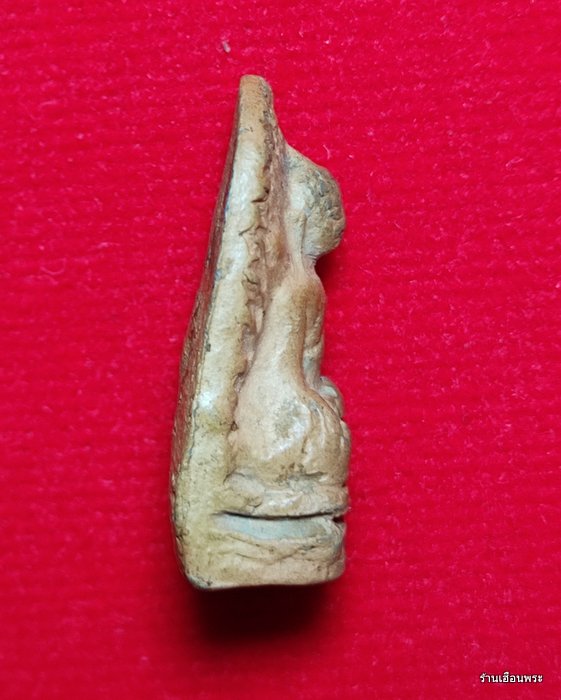 พระรอดวัดพระสิงห์ เนื้อดิน พิมพ์เล็ก  จ.เชียงใหม่ ปี 2496