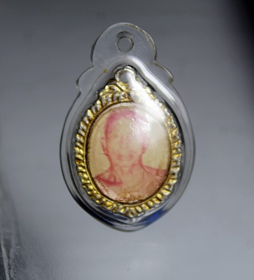 E749ล็อกเก็ต พระครูวรพรตวิธาน วัดจุมพล ขอนแก่น สภาพตามรูป ครับ