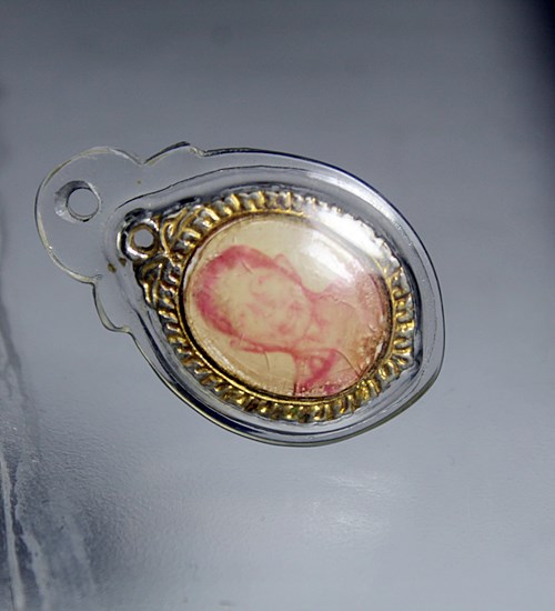 E749ล็อกเก็ต พระครูวรพรตวิธาน วัดจุมพล ขอนแก่น สภาพตามรูป ครับ