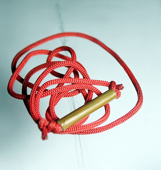 E226ตะกรุดพร้อมเชือกแดง สายคูบา ไม่ทราบที่ครับ  สภาพตามรูป