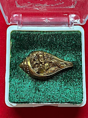 พระพิฆเนศ ปางเสวยสุข ประทับในหอยสังข์ หลวงปู่ทองดำ วัดถ้ำตะเพียนทอง ปี 2563