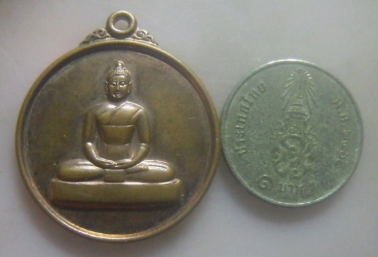 **วัดใจ**เหรียญพระธรรมกาย รุ่น "กันภัย" วัดพระธรรมกาย จ.ปทุมธานี  ปี ๒๕๔๘**สวยๆ