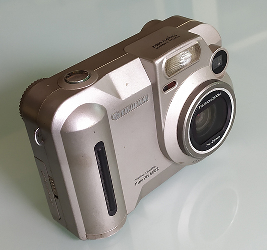 กล้องดิจิตอลยุคแรกๆ FUJIFILM Finepix 600Z หายาก รุ่นนานมากๆแล้ว made in japan