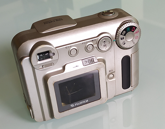 กล้องดิจิตอลยุคแรกๆ FUJIFILM Finepix 600Z หายาก รุ่นนานมากๆแล้ว made in japan