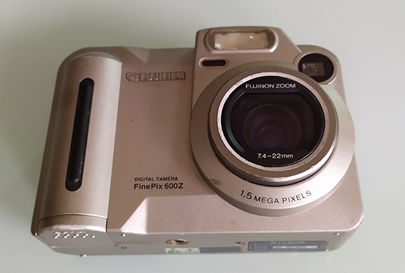 กล้องดิจิตอลยุคแรกๆ FUJIFILM Finepix 600Z หายาก รุ่นนานมากๆแล้ว made in japan