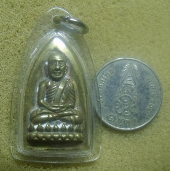 **วัดใจ**หลวงปู่ทวด หลังเตารีด ฉลองสมโภชพระบรมธาตุ ปี ๒๕๔๐ เนื้อโลหะตะปูพระธาตุ**เลี่ยมสวยพร้อมใช้ 