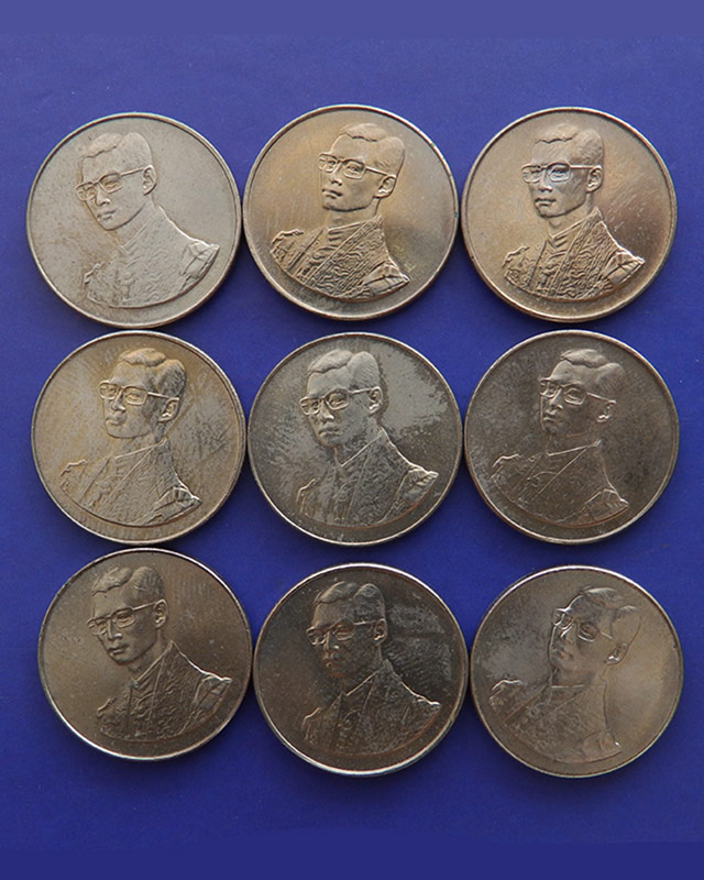 พร้อมกัน 9 เหรียญ เหรียญในหลวง ที่ระลึกเดินการกุศลเทิดพระเกียรติ 5 ธ.ค. 2527 ขนาด 2 ซ.ม.