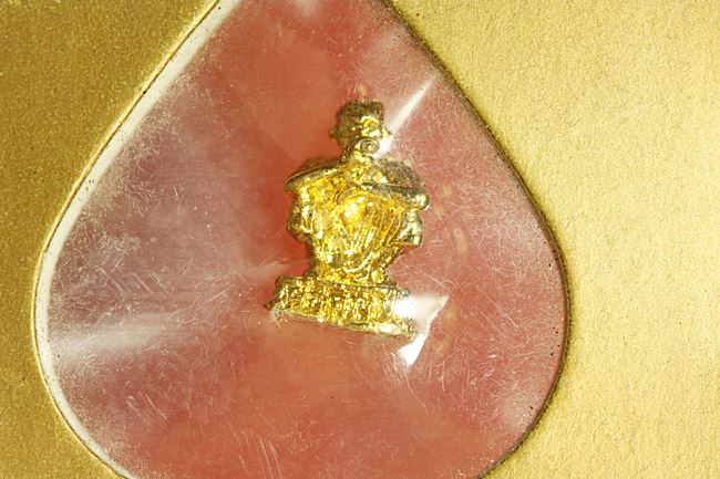 รูปหล่อลอยองค์ พิมพ์จิ๋ว หลวงพ่อคูณ ปริสุทโธ รุ่น คูณเศรษฐี วัดบ้านไร่ ปี 37...../1