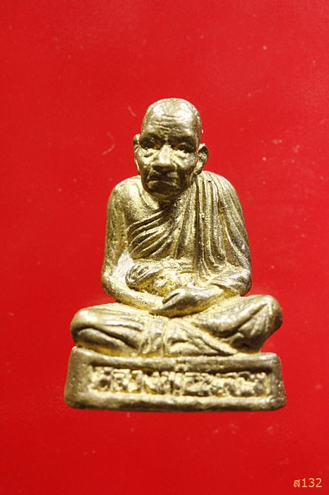 รูปหล่อหลวงพ่อพลอย วัดห้วยขานาง จังหวัดอุทัยธานี