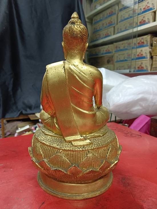 พระบูชาพระพุทธนั่งบนดอกบัว