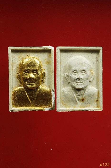 พระผงหลวงปู่บุดดา วัดกลางชูศรีเจริญสุข รุ่นเจริญสุข ปี 35 จัดให้ 2 องค์...../009