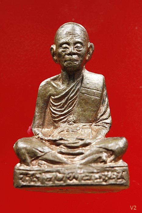 รูปเหมือนปั๊มรุ่นแรกเทพประทานพร หลวงพ่อคูณ เนื้อนวโลหะ ปี36 คอไม่ราน กล่องเดิม บัครรับรองพระแท้