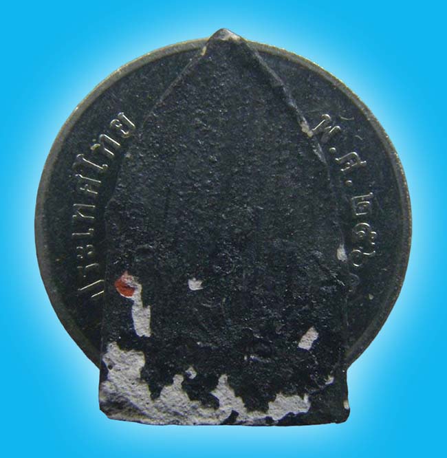 พระพิมพ์ 5 เหลี่ยม เนื้อใบลาน พบเจอที่ใต้ฐานพระใน โบส์ถหลังเก่า วัดดีบอน ราชบุรี