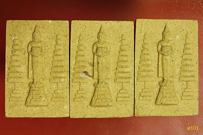 พระผงหลวงพ่อวัดบ้านแหลม จัดให้ 3 องค์ พร้อมกล่องเดิม...../420